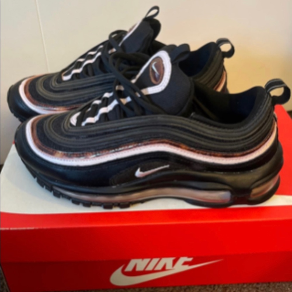 Airmax 97 “woodgrain” barely pink